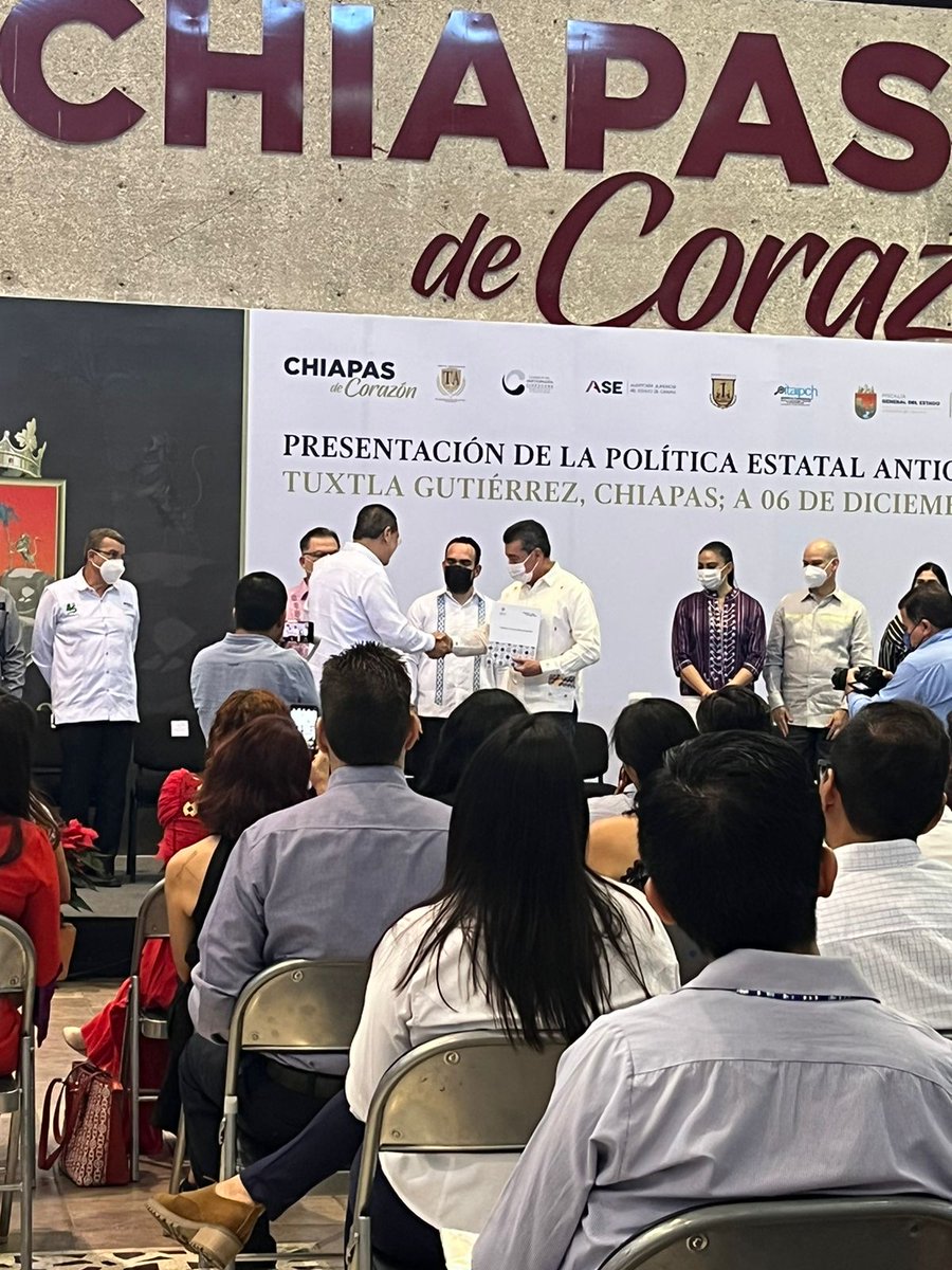 pacoalvarezc's tweet photo. Hoy fuimos testigos de la presentación de la Política Anticorrupción de Chiapas, reconozco el trabajo del Comité Coordinador, del @cpcchiapas, la @sesaech y del gobernador @RutilioEscandon en la materialización de este esfuerzo participativo. ¡Enhorabuena! https://t.co/USvf5Q0VtK