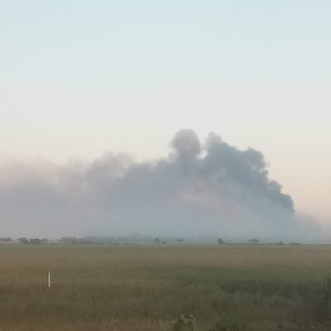 Chanapai247's tweet photo. For no reason, junta soldiers were known to be torching #Depayin's kone-tae and #HtiGyaing's aung-thar-kone this early morning, Dec 7. Perpetrators were identified as those soldiers who had completed burning houses down in #Inpin village yesterday. At present, ...
#2022Dec7Coup https://t.co/mcrX5I4Fu6