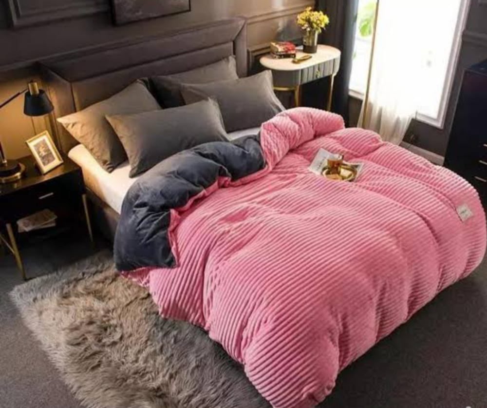 Velvet duvet set 
Comes with 2 pillowcases and 1 bedsheet. 
For orders and inquiries contact us on 0794473661. We offer delivery service. 

“Morocco” “Portugal” #MORSPA “Bono” #MainaAndKingangi