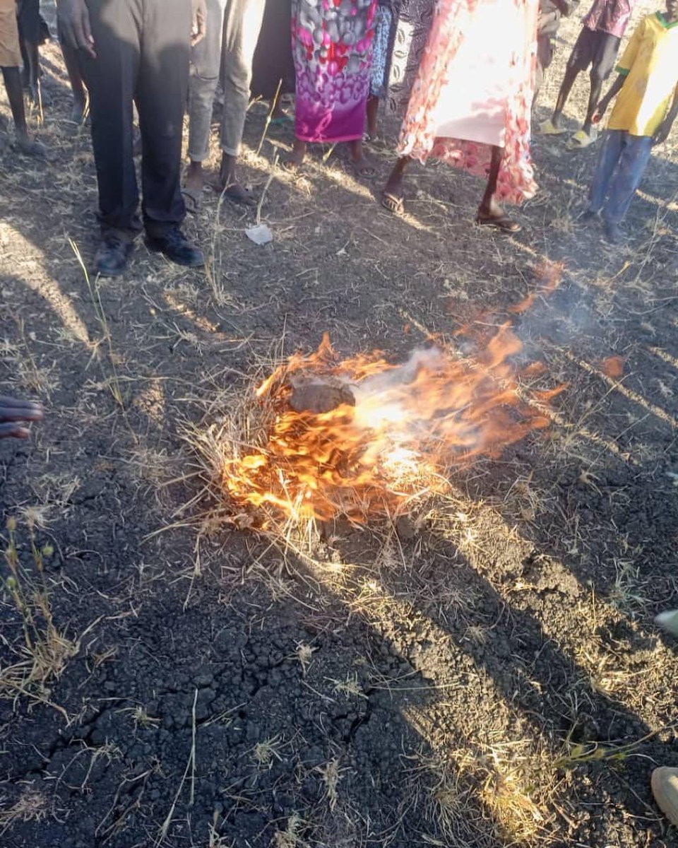 Empower_1's tweet photo. This woman gave her life to Christ and burned all her idols. She is now free in the name of Jesus. Would you help us be a part of changing more people’s lives like this? Click here https://t.co/lkSSAhr1aV to join God where He is already at work in Northeast Africa today! https://t.co/qrb1FvwZTu