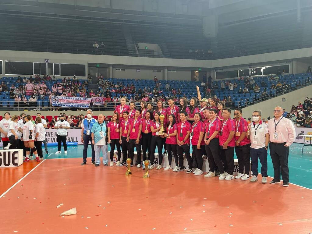LiveScoresPH's tweet photo. The @coolsmashers, albeit a big piece, who is getting her injury checked ASAP at the time.
Still powered through a victory that ensured a third place finish in the @pvlph #ReinforcedConference.
Wanted to include those @alyfinity2csommav behind them, so… https://t.co/hjQ4XYLQlm https://t.co/kZlmrgiWtH