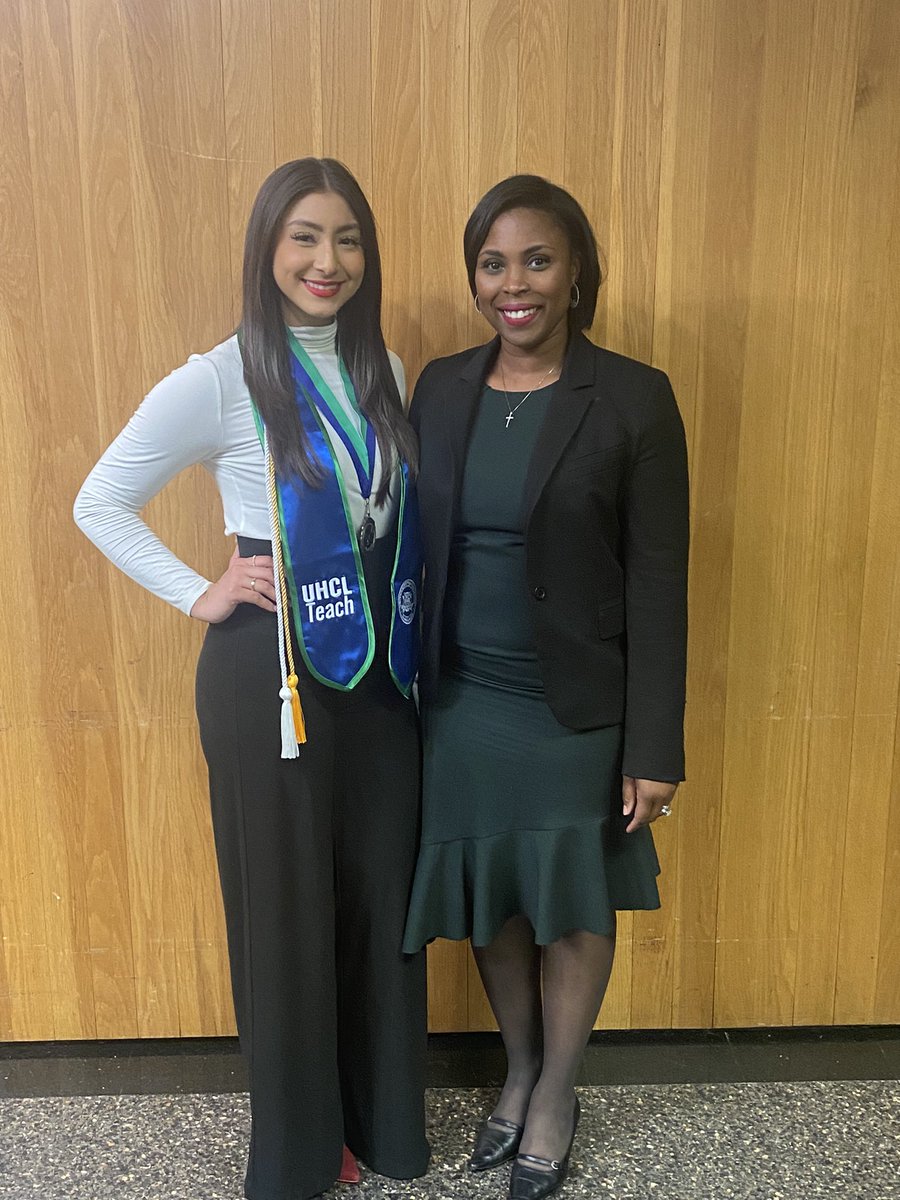 So honored to witness the first student to graduate from <a href="/uhclteach/">uhclteach</a> Ms. Gloria Pulido. UHCLTeach prepares preservice STEM teachers to teach and earn their math and biology 7-12 certifications. I am so honored to lead and support this work. Congrats!! <a href="/UHClearLake/">University of Houston-Clear Lake</a>