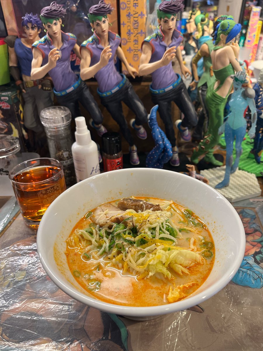 kaigo2018's tweet photo. #本町　#ランチ　#クセが強い麺屋れいわ さん
ジョジョ好きの店主が作るラーメン
見た目以上に美味しい

最初は雄叫びにビックリするけど慣れると笑える
仕事の合間のお昼であることを忘れるお店 https://t.co/EJIUQ5bwfz