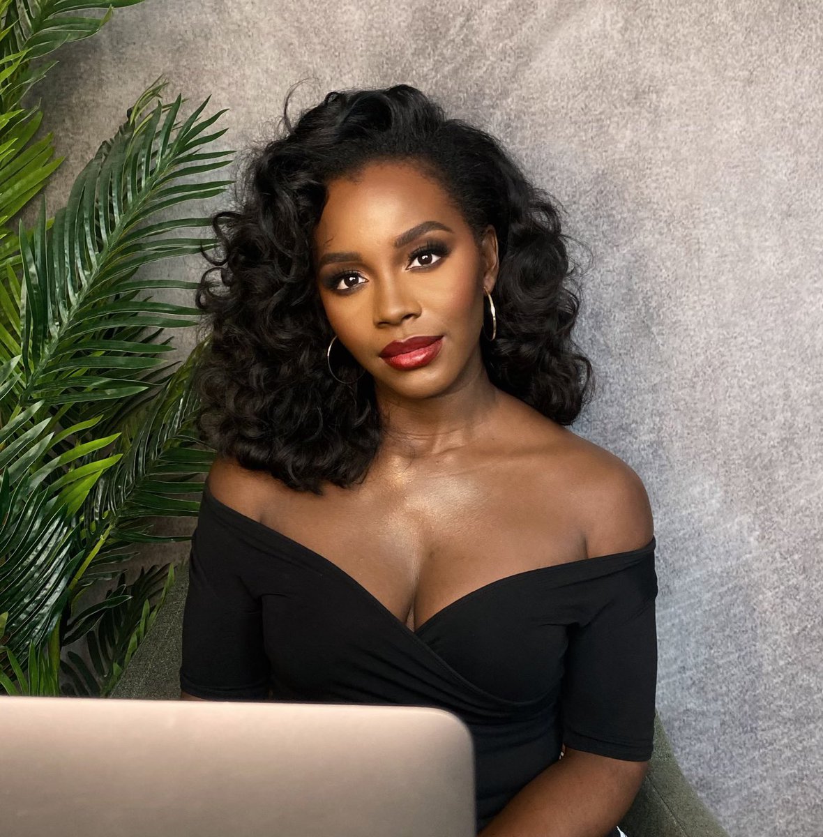 pureisthename's tweet photo. Like do y'all understand how FINE Deborah Ayorinde is?? #RichesOnPrime #Riches https://t.co/sxk1B8uxJO