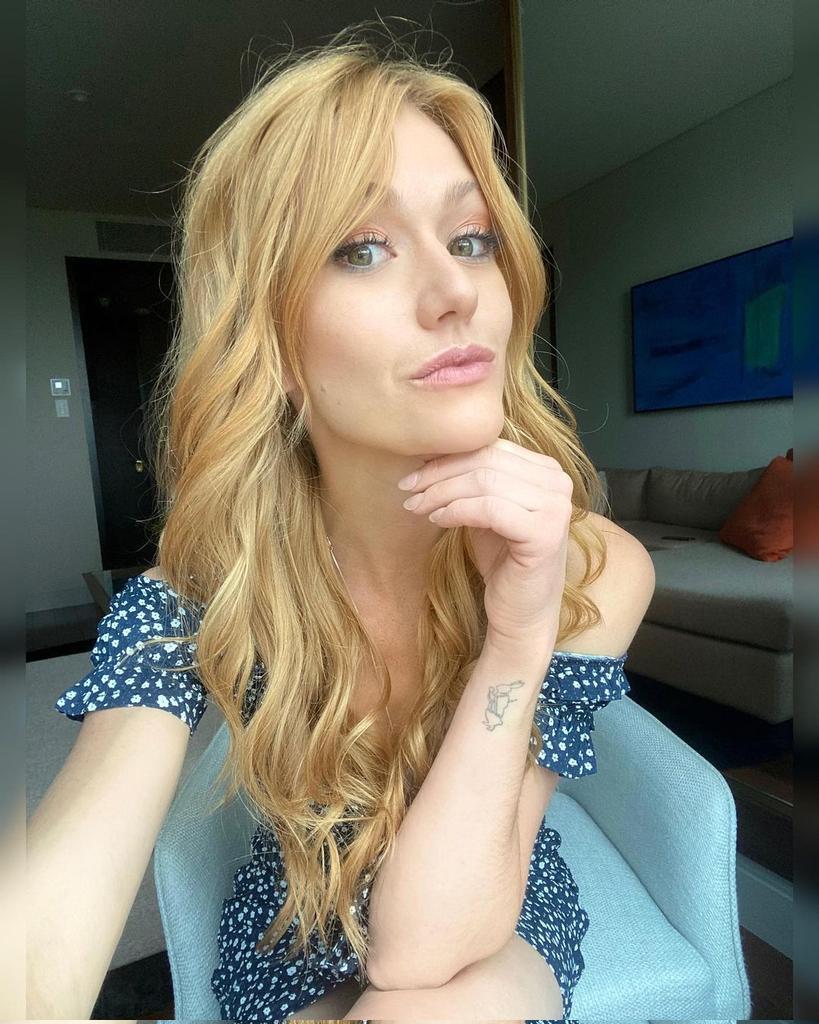 TMI_Uruguay's tweet photo. In some #ShadowFam updates...
@Kat_McNamara just wanted to say hi "Hi there :)"...while @NickDSagar shared some #Throwback to set life on the #PrincessSwitch...
#ArrowFam #WalkerFamily #QueenOfTheSouth #RunTheWorld https://t.co/PhrTaV9klo