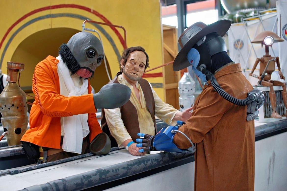"I'm kind of tired of being paid for this job, too. But not that tired."

DZ-32657 as Panda Baba, DZ- 18116 as Doctor Cornelius Evazan with the Bounty Hunter Cad Bane.

German Garrison Dutch Garrison 
#UnderworldDetachment #PondaBaba #CorneliusEvazan #StarWars #