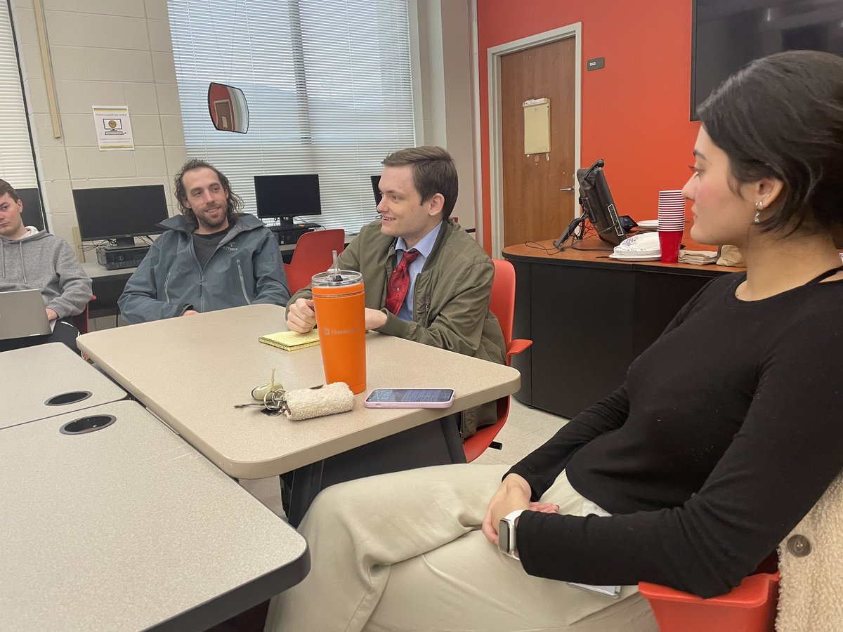 verogarabelli's tweet photo. Thank you to @RobertsonSchool grads Jeff Knight, @jasonboleman_ and @monica_alarcon2 for discussing their post-college media careers with my journalism students today! We appreciate your advice and mentorship. 🙏 https://t.co/lE500Nj1dA
