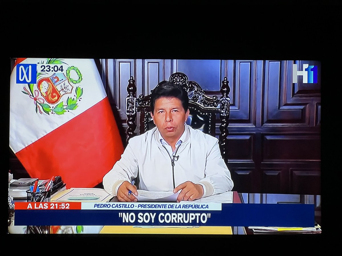 cparedesr's tweet photo. “No soy corrupto, soy RECONTRA corrupto”,
dice @PedroCastilloTe https://t.co/U0ewCsS8DL