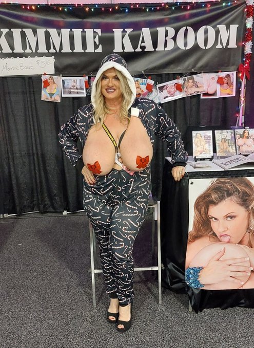 #RT  Christmas presents cums early! My OF is 75% off right now! Only $5 to join for one month! While<a href="/tag/rt"class="tags">#RT</a><a href="/tag/spicy"class="tags"><span>#spicy</span></a><a href="/tag/kimmiekaboom"class="tags"><span>#kimmiekaboom</span></a><a href="/tag/onlyfans"class="tags"><span>#onlyfans</span></a><a href="/tag/mattressactress"class="tags"><span>#mattressactress</span></a>