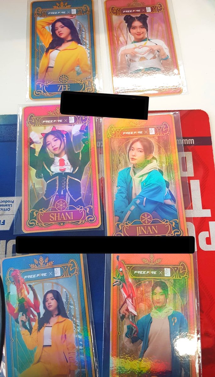 48timee's tweet image. Ternyata card #FreeFirexJKT48 ada dua versi, close-up sama full body
Jadi inget pp jeketi jadul, ada dua versi kaya gini juga :')