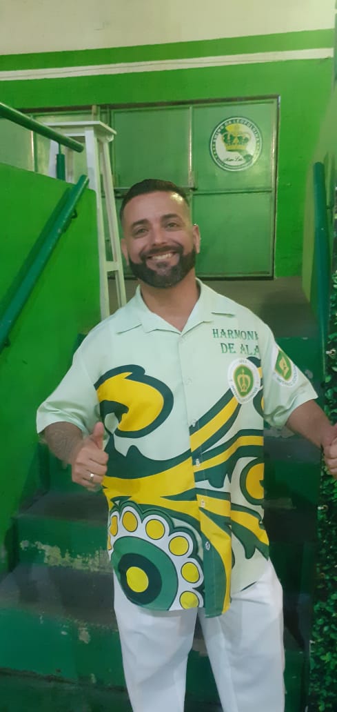 Leopoldinense, cangaceira a minha escola...
És o destino do valente Lampeão.