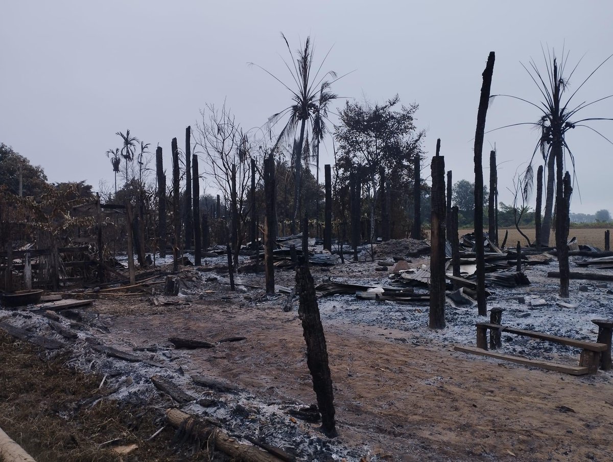 SoeMin108's tweet photo. @antonioguterres Junta’s military is still burning down many houses. Hello #UN help Myanmar people who lost their house and their property. #Burma #WhatsHappeningInMyanmar #AcceptNUG_RejectMilitary https://t.co/itM3JAZ9MB