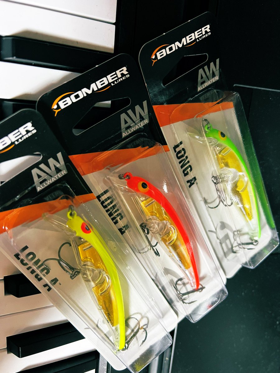 RoadGames's tweet photo. 3色セット到着🎣
春迄お預け⁉️
#bomber #14A #SAVAM https://t.co/2FR4wPbfu3