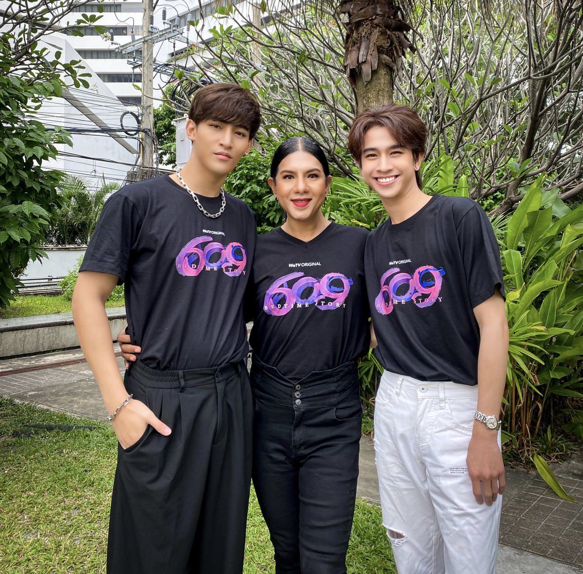 ALLTHIS_ENTM's tweet photo. วันนี้ ผกก พี่กอล์ฟ @TanwarinS_MFP และสองนักแสดงนำ น้องโอห์ม @ohmthitiwat และน้องฟลุ้ค@FlukeNatouch  เดินสายพบสื่อเพื่อ PR ซีรีส์ 609 Bedtime Story วันแรก #609เดินสายDay1 https://t.co/LCTiM14coL