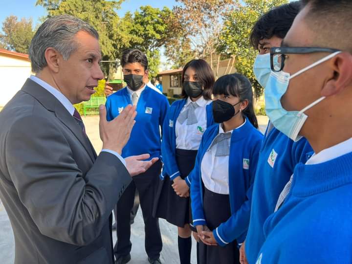 CECyTEHidalgo's tweet photo. #CECyTEHTeEscucha 🫂
La instrucción del Gobernador @juliomenchaca_  fue clara, cercanía.
 🗣️ escuchar sus inquietudes y necesidades, con la finalidad de dar prontas soluciones✅ a nuestra comunidad educativa 📚

#UnaNuevaHistoria #PrimeroLaEducación #CECyTEHidalgo https://t.co/bmmATVCtTR