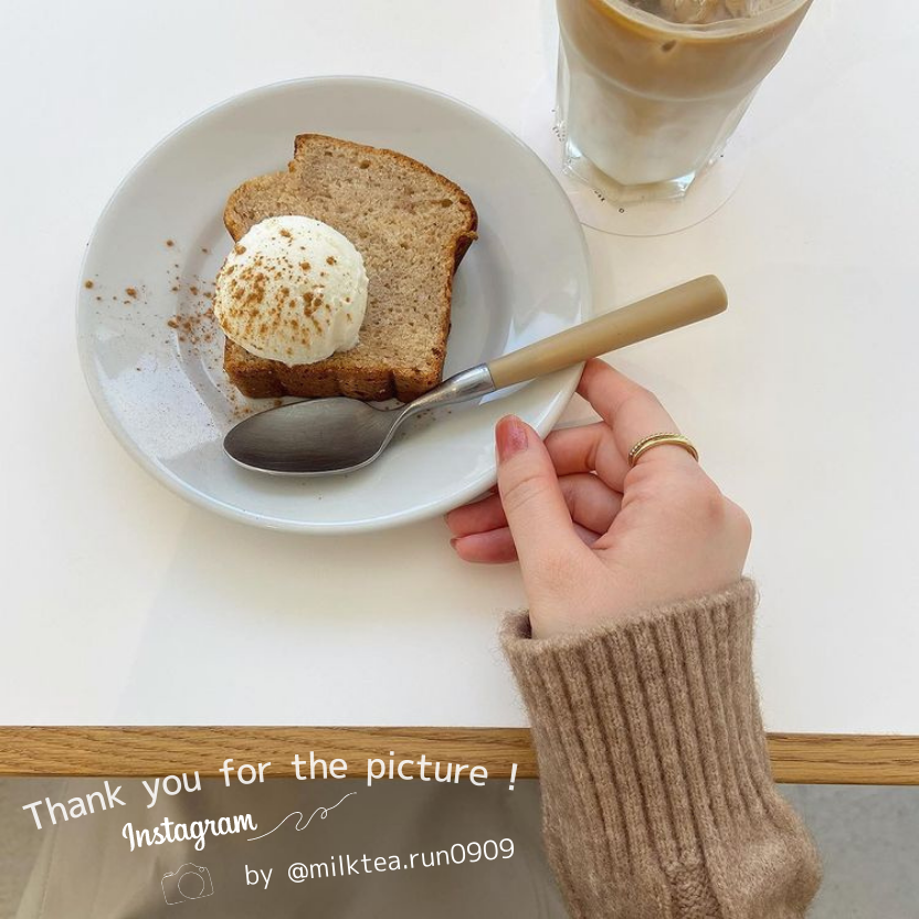 choux2cafe's tweet photo. 🎄Little Toy Box - in 駒場東大前

🤍バナナブレッドwithアイスクリーム ¥660
🤍ミルクアイスクリーム クッキーサンドイッチ ¥650

店内には大きな窓があり開放感を感じるデザインでした。
非日常的的真っ白空間、ぜひ体感してみてください♡
#東京カフェ #choux2cafe
#コーヒー好きな人と繋がりたい https://t.co/4SJ3BLv1hm