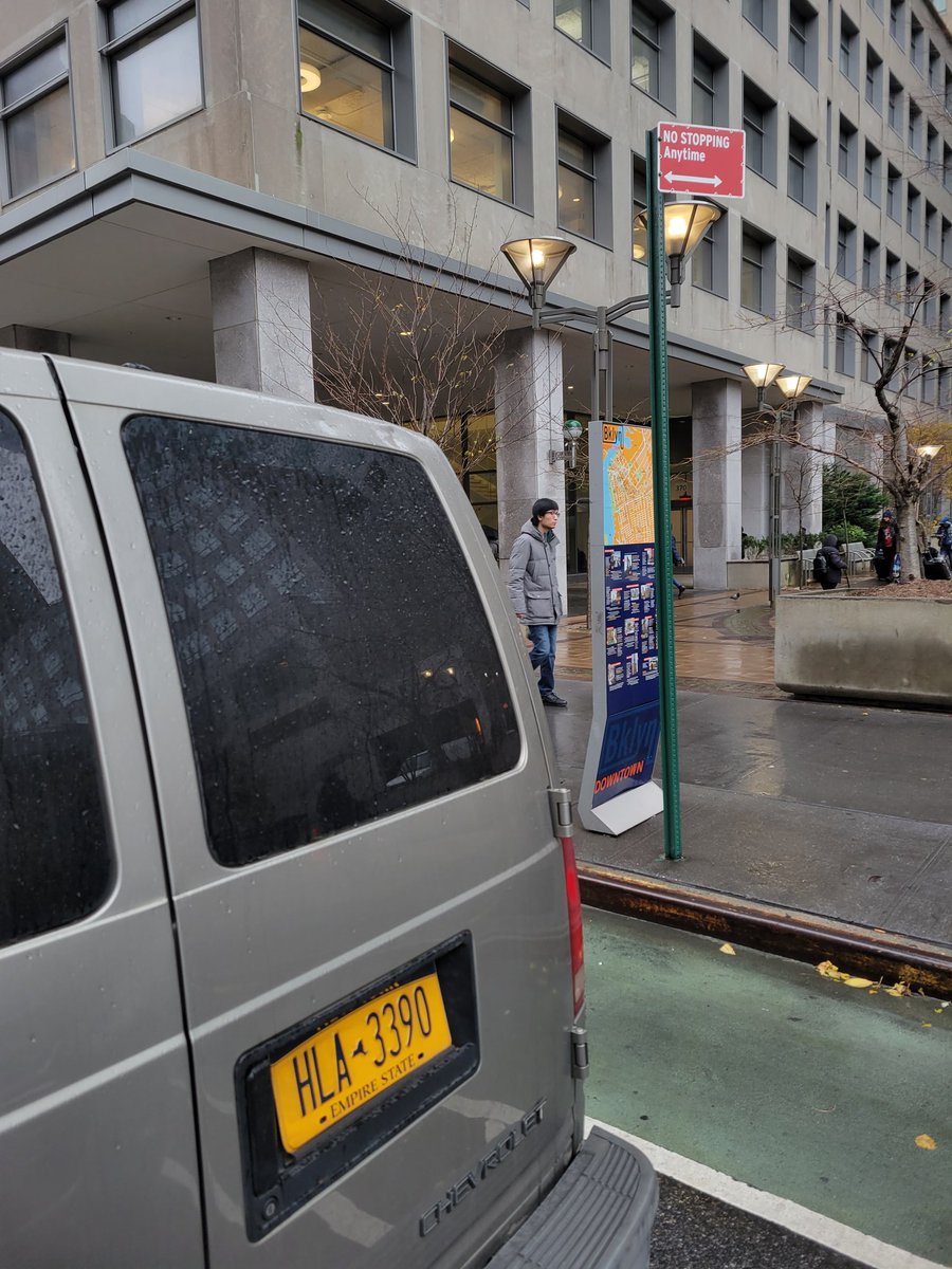 placardabuse's tweet image. Yet again, their was a dirty employee misusing a permit from the @BrooklynDA's office to get away with using a No Stopping zone as a personal parking spot.

#PlacardCorruption
#ZeroIntegrity