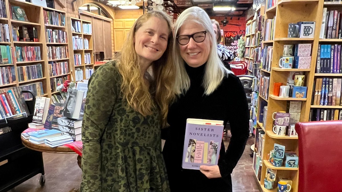 So much fun tonight at the <a href="/poisonedpen/">ivryff</a> with <a href="/devoneylooser/">Devoney Looser</a> -- her new book SISTER NOVELISTS, about two contemporaries of #Austen -- is spectacular!! Well-researched history that reads like a novel. #newbooks #history #regencyperiod #janeausten #sisternovelists <a href="/ASU/">Arizona State University</a>