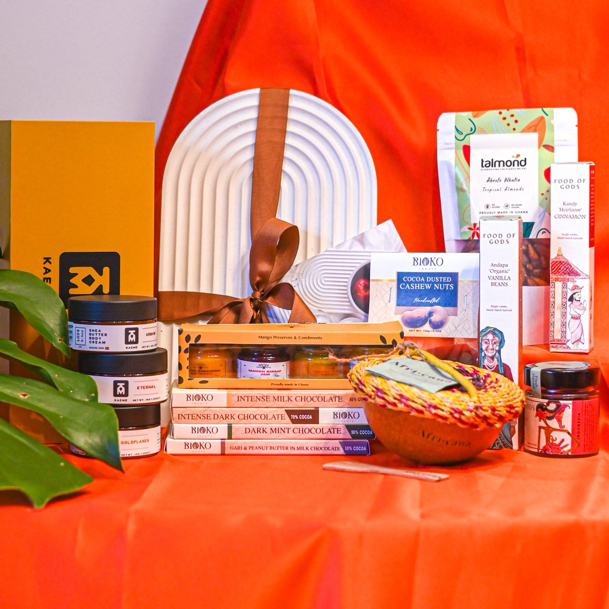 hellokaeme's tweet image. Yep! The rumour is true! We're giving out Holiday gifts in partnership with other great #brands from #Ghana! 

...wanna win? Fill out this form here: form.typeform.com/to/n4znuD1q