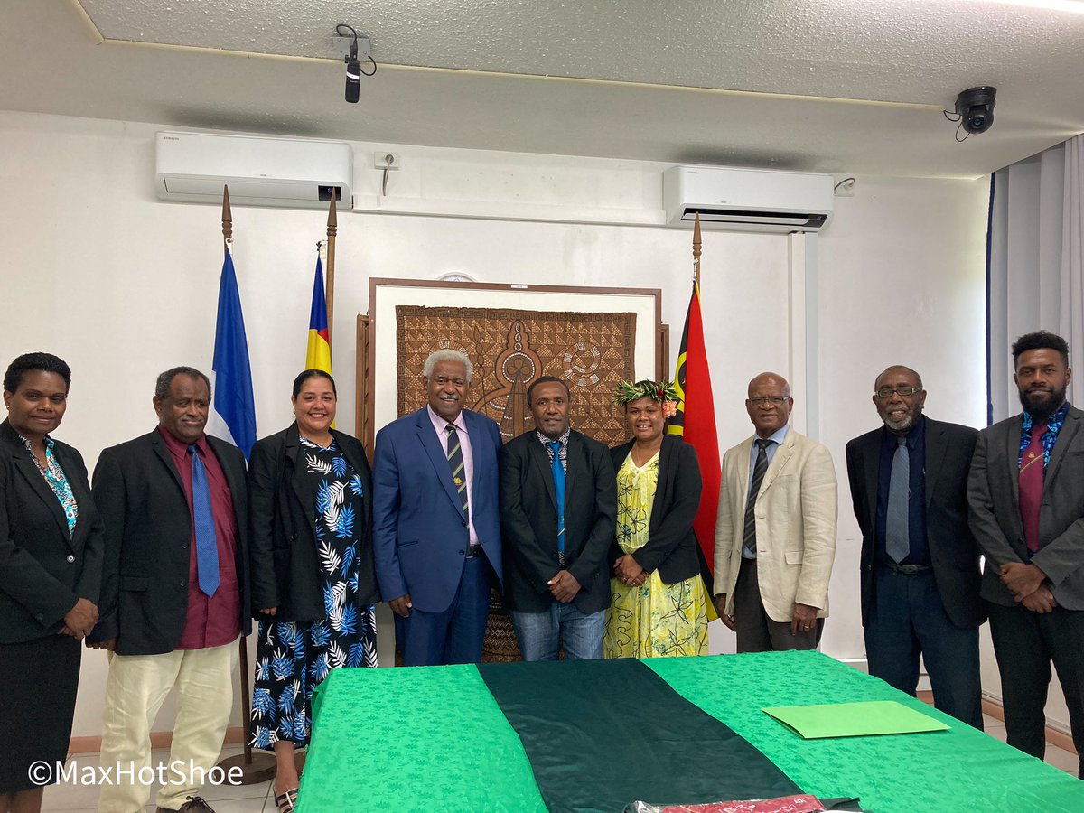 MaxBanga's tweet photo. The First Deputy and the Third Deputy Speakers of Parliament of 🇻🇺 were honored to receive the President of Congress of 🇳🇨🇫🇷 within the Twinning Agreement between the two institutions. More discussion were proposed in the near future.
#vanuatu #newcal #Parliament https://t.co/YYLyzbV8St