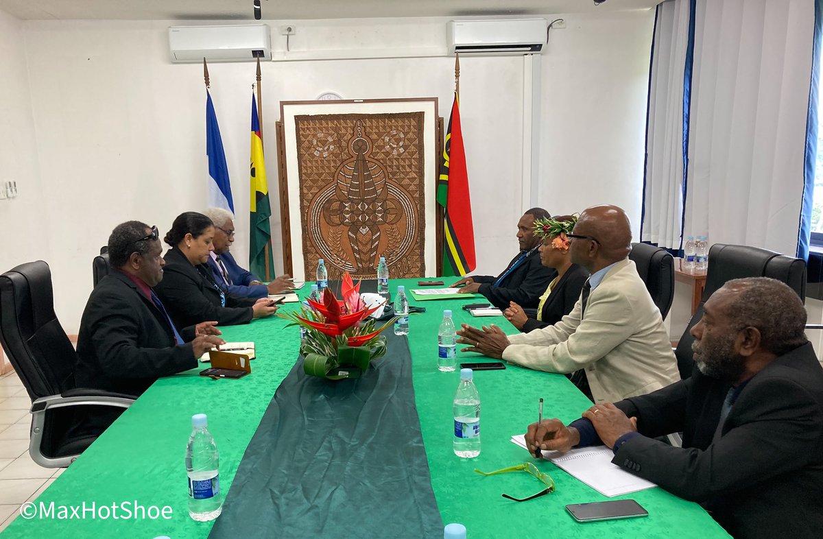 MaxBanga's tweet photo. The First Deputy and the Third Deputy Speakers of Parliament of 🇻🇺 were honored to receive the President of Congress of 🇳🇨🇫🇷 within the Twinning Agreement between the two institutions. More discussion were proposed in the near future.
#vanuatu #newcal #Parliament https://t.co/YYLyzbV8St