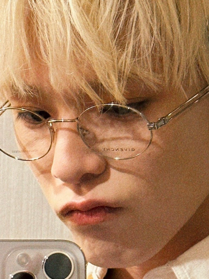 자꾸 쳐다보게 되네...