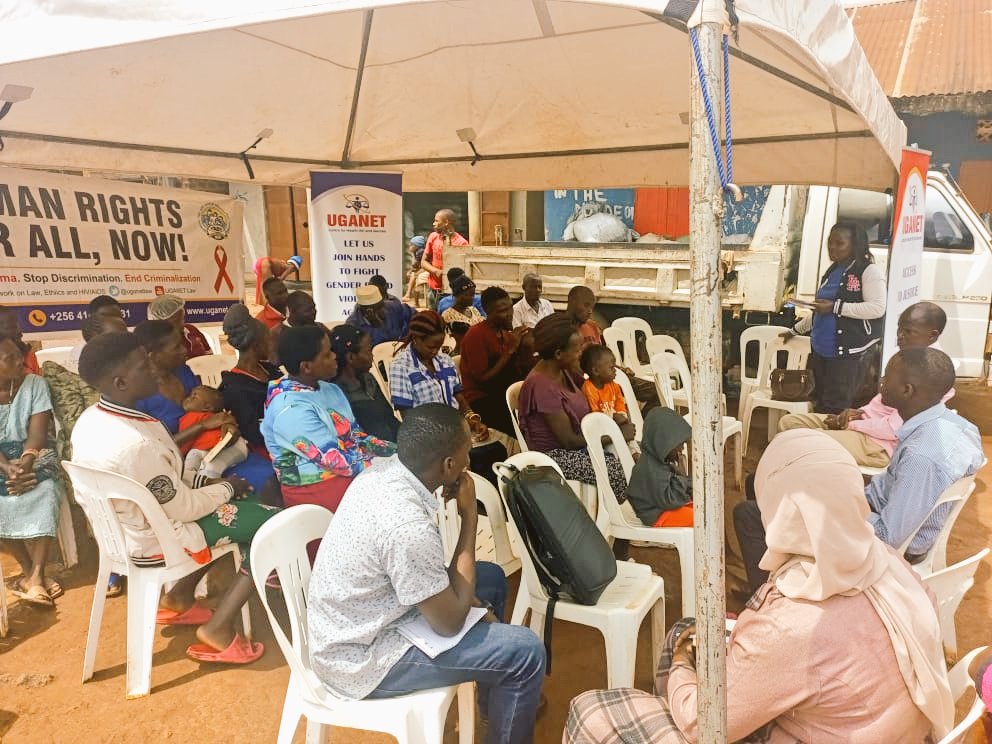 Uganetlaw's tweet photo. UGANET in the FIELD! 

Yesterday, our team at Lugo cell in Bulumbu ward in Kasanje Town Council, together with partners @Humanwakiso held a Human Rights Awareness campaign meeting with the residents. 

#UGANET4SocialJustice https://t.co/9yWFXzXzzt