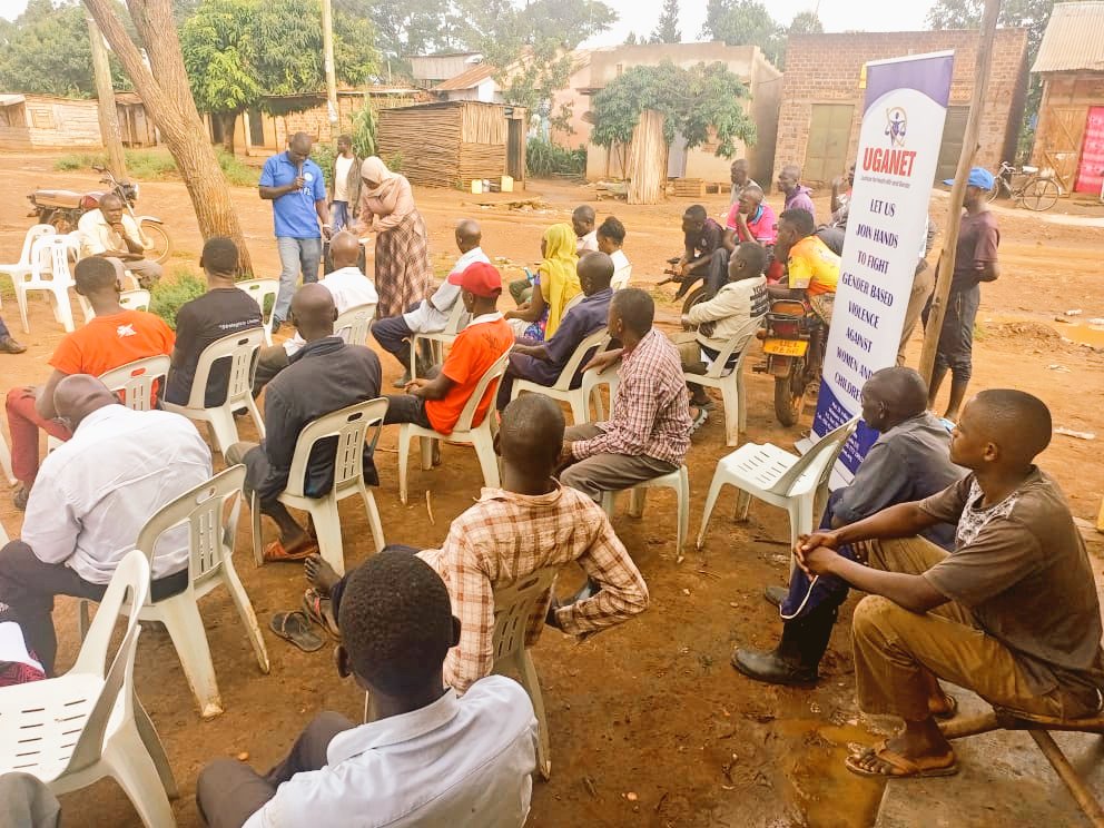 Uganetlaw's tweet photo. UGANET in the FIELD! 

Yesterday, our team at Lugo cell in Bulumbu ward in Kasanje Town Council, together with partners @Humanwakiso held a Human Rights Awareness campaign meeting with the residents. 

#UGANET4SocialJustice https://t.co/9yWFXzXzzt