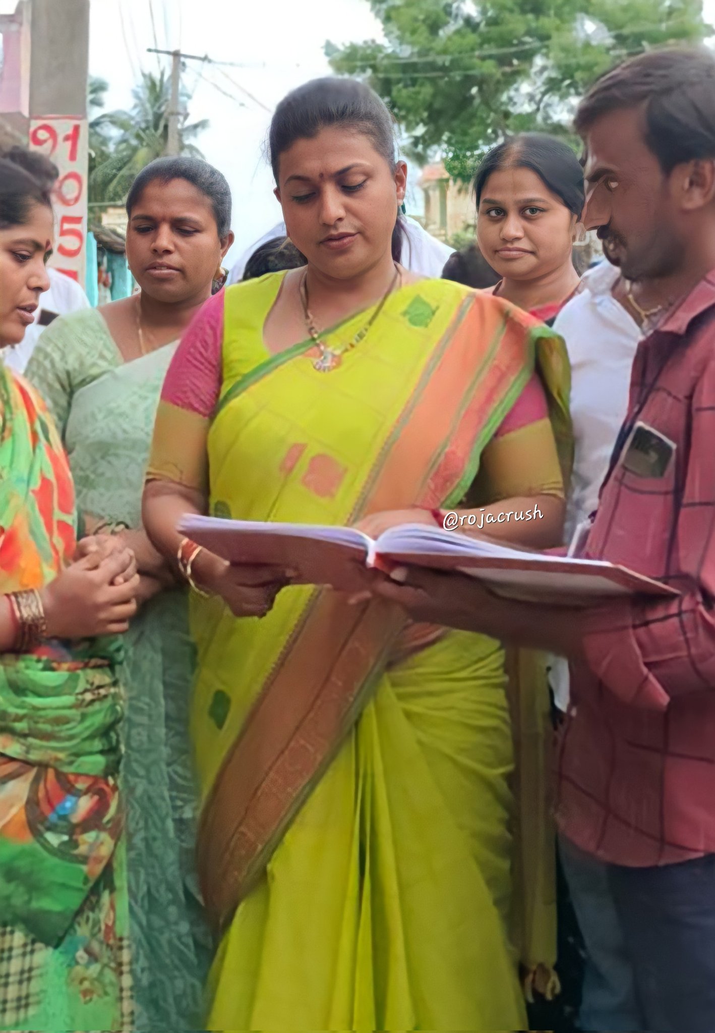 Hot Actress Roja, Smiling RK Roja, Beautiful heroine Roja Actress iiQ8