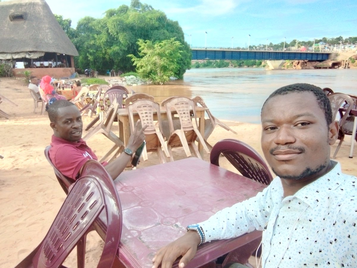 KindaNoel's tweet photo. Agronome un jour, Agronome toujours et fier de l'être. Congo mon village. Vers la clôture de l'année dans l'espace Kasaï. Instant plage #VULE, ville de Tshikapa, Province du Kasaï. Très bon moment avec l'Expert @lukanu_patrick https://t.co/hZQhHB2MMr