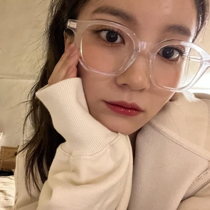 WMOMG_ID's tweet photo. 221207 Yubin Instagram Update

"🎄🎄🎄"

#OHMYGIRL #Yubin #오마이걸 #유빈 @8_OHMYGIRL https://t.co/lWWUsvS0Np