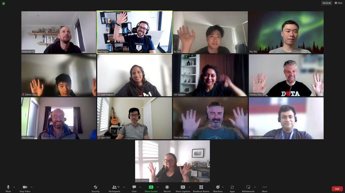 last #DataFam APAC catch up for 2022🙌

Congrats to <a href="/dataTasteMaker/">Viraj</a> &amp; <a href="/AartiRaghav/">Aarti Raghav</a> on winning a copy of <a href="/theneilrichards/">Neil Richards</a> book's! 

A Design-Driven Process for Data Visualisation
🖇️amazon.com/Questions-Data…