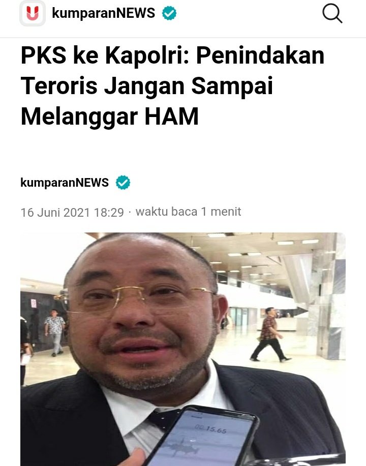 Mereka lupa bahwa HAM itu diperuntukkan buat manusia bukan untuk binatang,

Pantesan teroris menjamur di negeri ini...👊😎