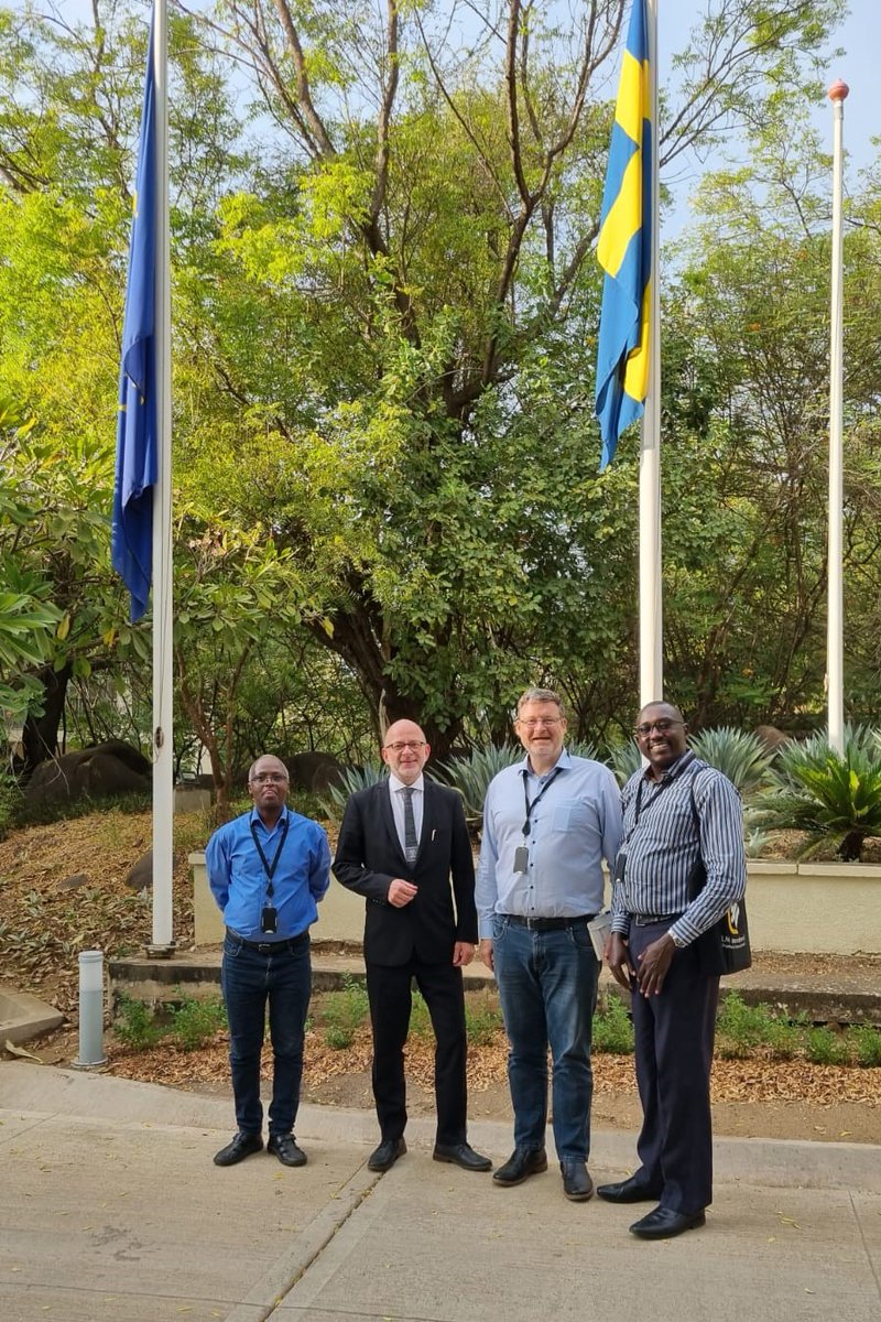 Meeting <a href="/tomasbrundin/">Tomas Brundin</a> at the Swedish Embassy in Juba confirming the good development in South Sudan, the need for continous support to 'hard to reach' areas to relieve suffering and our unchanged commitment to do exactly that!
<a href="/lminternationa1/">LM International</a> @SweMFADevCoDept <a href="/Sida/">Sida</a> @Swedeninssd