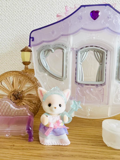 シルバニアの「プリンセスとおしゃれ馬車セット」、フロスティクリスタル仕様でめちゃくちゃゆめかわ〜子供の頃に夢に見た世界が部屋に展開した…!#PR #シルバニアファミリー #sylvanianfamilies #シルバニア公式アンバサダー 
