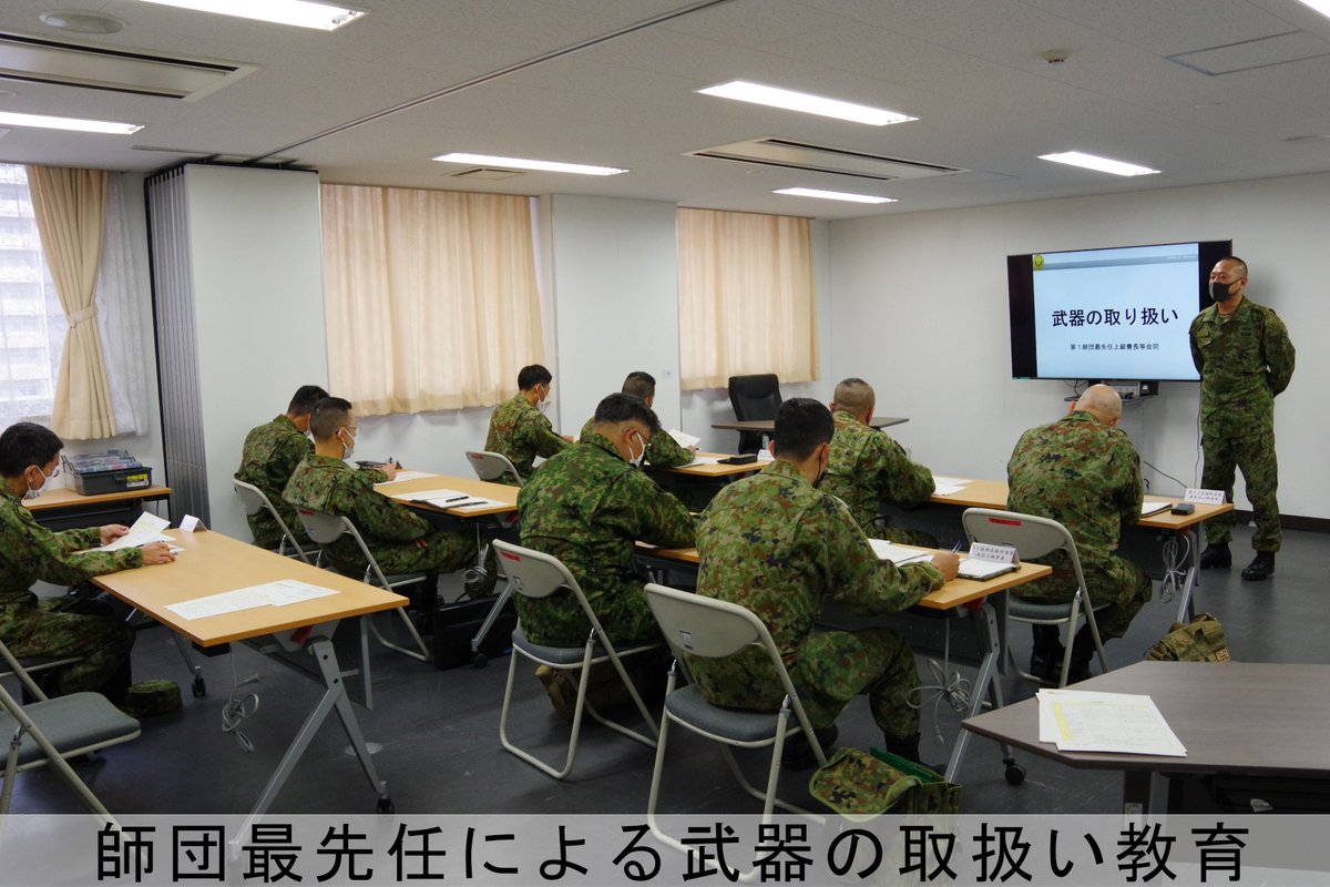 1D_nerima's tweet photo. #第１師団（#練馬）は、#最先任上級曹長会同 において師団隷下部隊の最先任上級曹長等に対し、師団最先任による武器の取り扱いについて教育しました。あわせて葛城奈海氏による「国と自然を守ること」について講話を行い、首都防衛に関する資質を高めました。 https://t.co/cVQvKYiROO