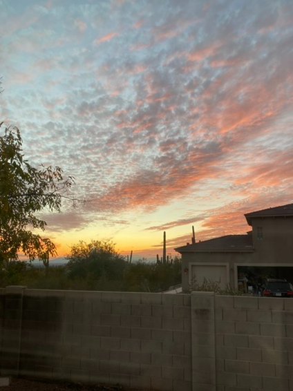 unknownbucklist's tweet photo. A mind-blowing sunset to end an equally 🤯day with @PaulOMahony at #Rethinkandgrowrich Such a #BLUR of knowledge, can't wait to see what 💡moments Day 2 brings! #Homework done! 🤓 https://t.co/phpgZRoMRc