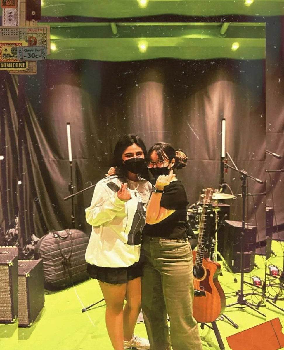 Chasizzzzle's tweet photo. Summer of 2016 when I found home with your music, mumsh @reeseypeasy 💖 I'll never forget how many times you saved me because of your music and the community I met bc of u. All the memories I made with ur gigs and ganaps are all the best
#7YearsofArigatoInternet #ArigatoInternet https://t.co/X4ek0gXzCL