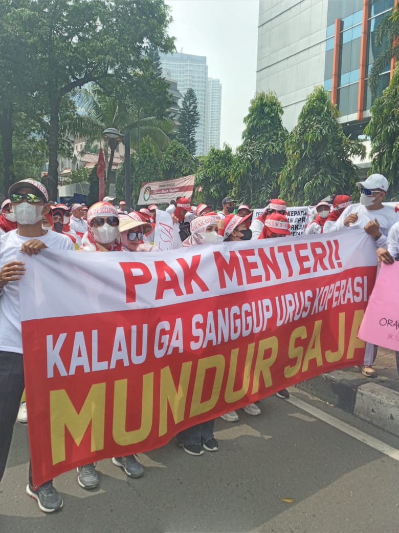 Farida_imut83's tweet photo. Semangat berjuang utk koprasi 
#TolakOJKdiKoperasi 
#koperasiamanatkonstitusi https://t.co/IeWiCSsXUc