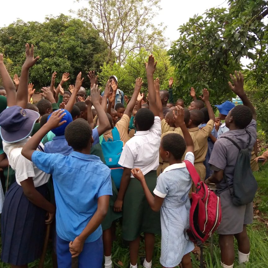 TreeKnowers's tweet image. Tree Planting with @FazilaMahomed3 and @IAMZIMBABWE1 at Nharira Primary School and at Stodart in Mbare. More than a 100 fruit #trees and shade trees were planted 

@LaurettaMaremb1 
@MyTreesTrust 
@mitimasango 
#TreeKnowersAndGrowers

# TreeKnowersAndGrowers
