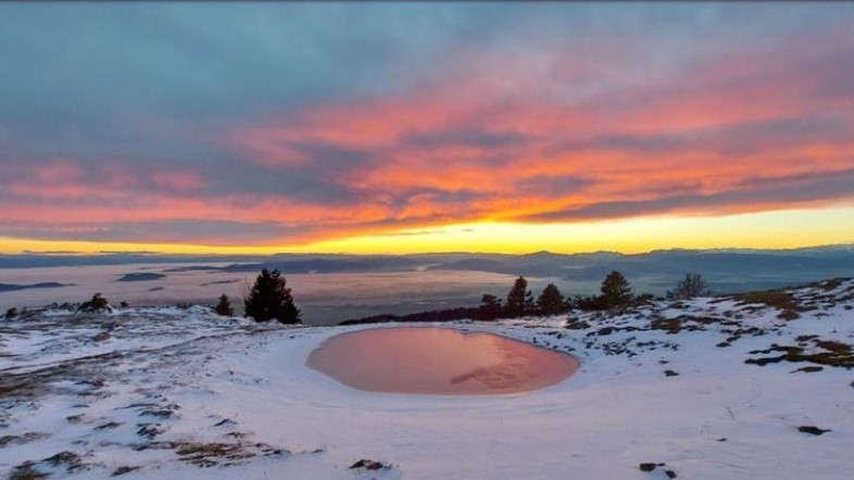 NaissanceDeVen's tweet photo. Jaccuzi time? 🥶 #Slovenia https://t.co/wCihOBN1bg
