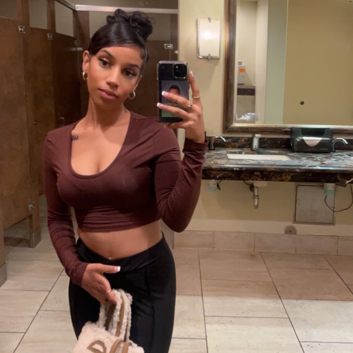 urglobalthug's tweet photo. #boobs #itsmybday #telfeezy #jordanyear https://t.co/yf7bMotJcH