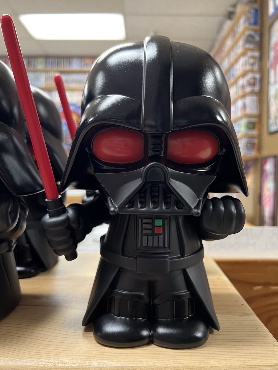 ComicsTnT's tweet image. A couple of new short boxes came in this week! They’re $11.99 each! Plus a cool Star Wars Darth Vader bank! 😀 #comicbox #shortcomicbox #milesmorales #spiderman #DarkWeb #MaryJane #blackcat #ComicsToonsNToys #TustinCalifornia #ComicsTnT #CTnT #StarWars #DarthVader