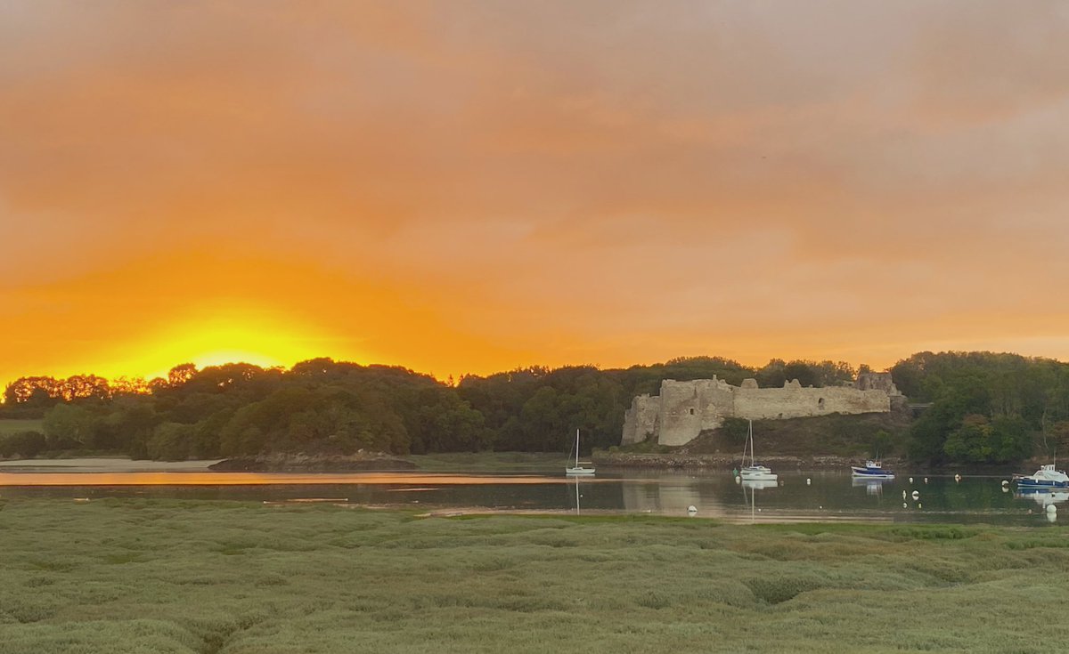 Dominiquepucini's tweet photo. « Le matin, c'est la plus belle image du monde... On devrait l'encadrer ! »
Gilles #Vigneault / Contes sur la pointe des pieds #matin #Bretagne Château 🏰 du #Guildo https://t.co/OK4TQ7kEi7
