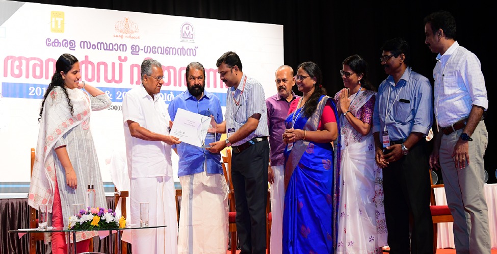 NICMeity's tweet photo. Hon’ble Chief Minister of Kerala presented Kerala State eGovernance Award to KOMPAS (Kerala Online Mining Permit Awarding Services) Project, under the category 'e-Citizen Service Delivery'.
🌐https://t.co/asfW3Fhiaf
#NICMeitY https://t.co/CGxKgZ44vK