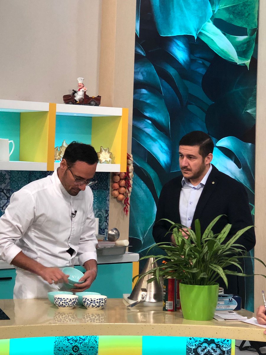 ITABaku_'s tweet photo. VII SETTIMANA DELLA CUCINA ITALIANA A BAKU, 5-9 DICEMBRE 2022

Presentazione del piatto italiano "risotto all'oro nero" preparato dal cuoco Giuseppe D'Errico, executive chef del ristorante stellato "La Madernassa"sul canale Aztv https://t.co/TvFQ7UxATB