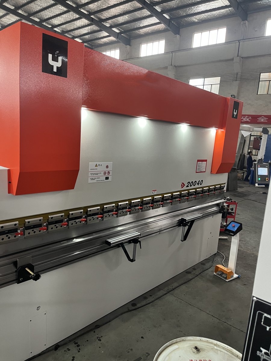 liubingqian6's tweet image. Torsion Synchronous CNC Double-Servo Press Brake SNC-53 200T/4000 4+1 axis🔥🔥good quality with better price
Whatspp/Wechat:+8619172355130,Pls contact me 😊
#pressbrake
#metalsheetmachine
#pressbrakes
#bendingmachine
#TorsionSynchronous
#5AXIS