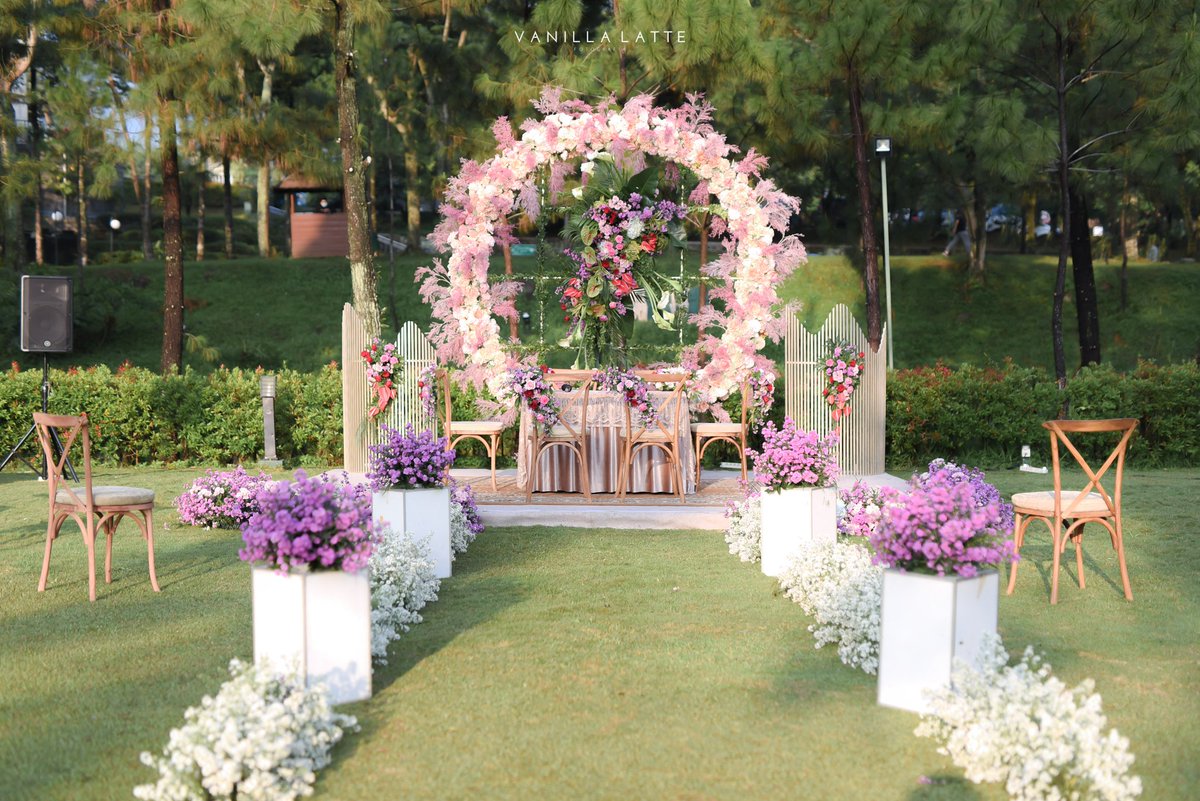 #ASTONBogor’s lush greenery will certainly add a delightful touch to the solemnization.

Let's connect now to talk more about how our beautiful venue can make your dream wedding come true at + 62 838 9474 8957

Photo by <a href="/vanillalatte/">Julie Kim</a>.photo

#StayAtArchipelago
#StayAtASTON