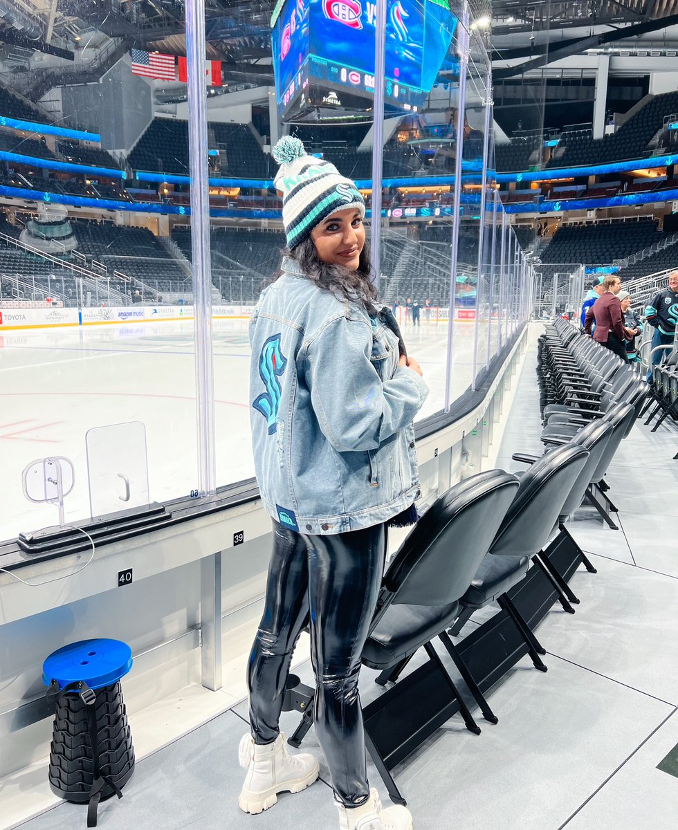 angelicasalem's tweet image. See you back here on the 18th Kraken Crew 🤍🦑 til the next one ✌🏻 #SeaKraken @SeattleKraken x @ClimateArena 

#InGameHost #ClimatePledgeArena #Seattle #Kraken #whereiroot #host #nhl