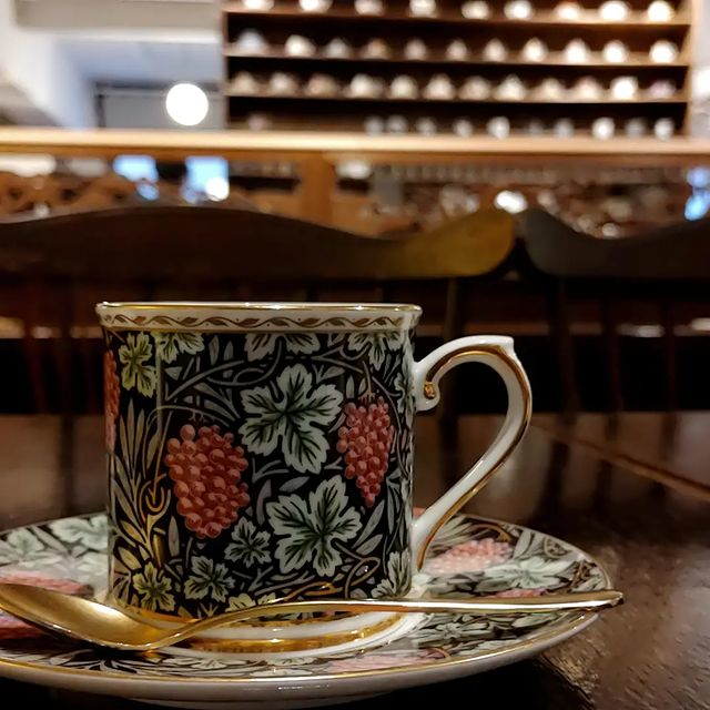 choux2cafe's tweet photo. 🌱from afar - in 蔵前

🤍プリン
🤍ブレンドコーヒー

雰囲気も食器１つ１つにもこだわりが♩
タルトやプリンが有名なオシャレカフェです♡
プリンは固めで最高でした🤤
#東京カフェ #choux2cafe #coffee 
#コーヒー好きな人と繋がりたい https://t.co/u12HvHpNMZ